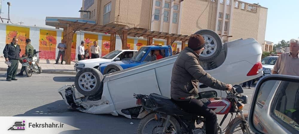 تصادف و واژگونی خودرو در میدان حافظ برازجان + عکس