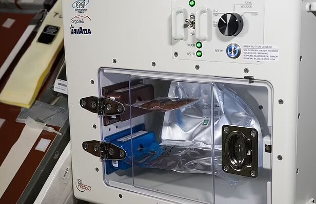 ویدئویی از قهوه نوشیدن فضانورد اروپا در ایستگاه فضایی بین‌المللی