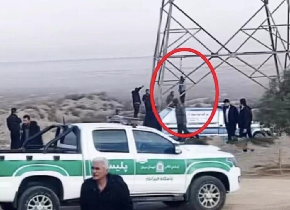 راننده تریلی پس از تصادف در جاده شیراز خودش را دار زد! + عکس