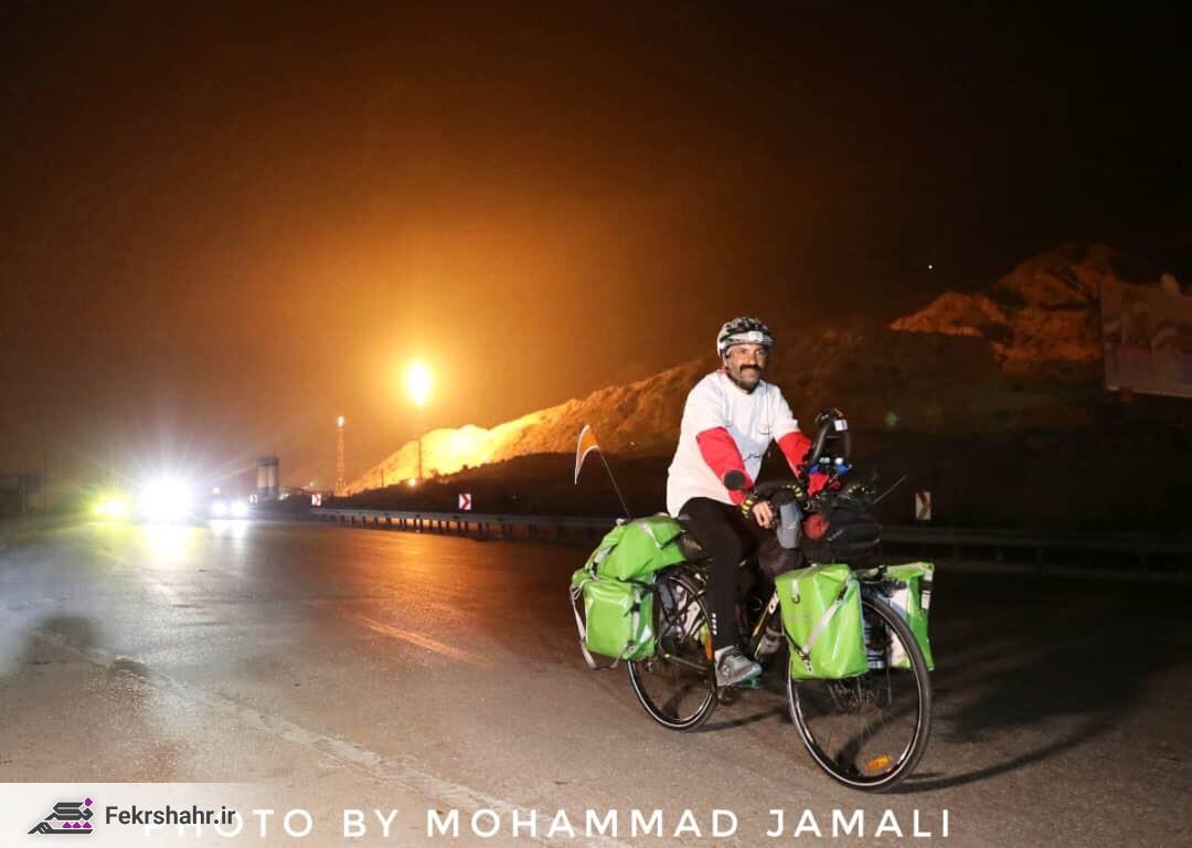 «حجت محمدی» ۴۸۰ کیلومتر نوار ساحلی خلیج فارس را بدون توقف رکاب زد + تصاویر
