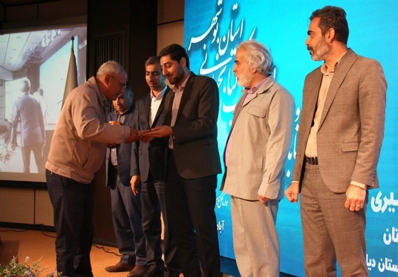تجلیل از کتابداران و فعالان عرصه کتاب و کتابخوانی استان بوشهر + تصویر